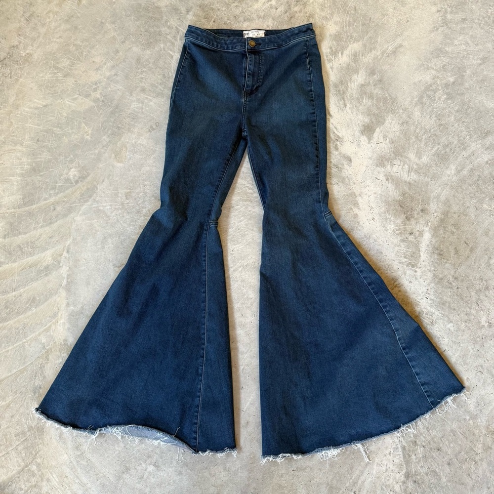 Free People Bell Bottom Jeans 28